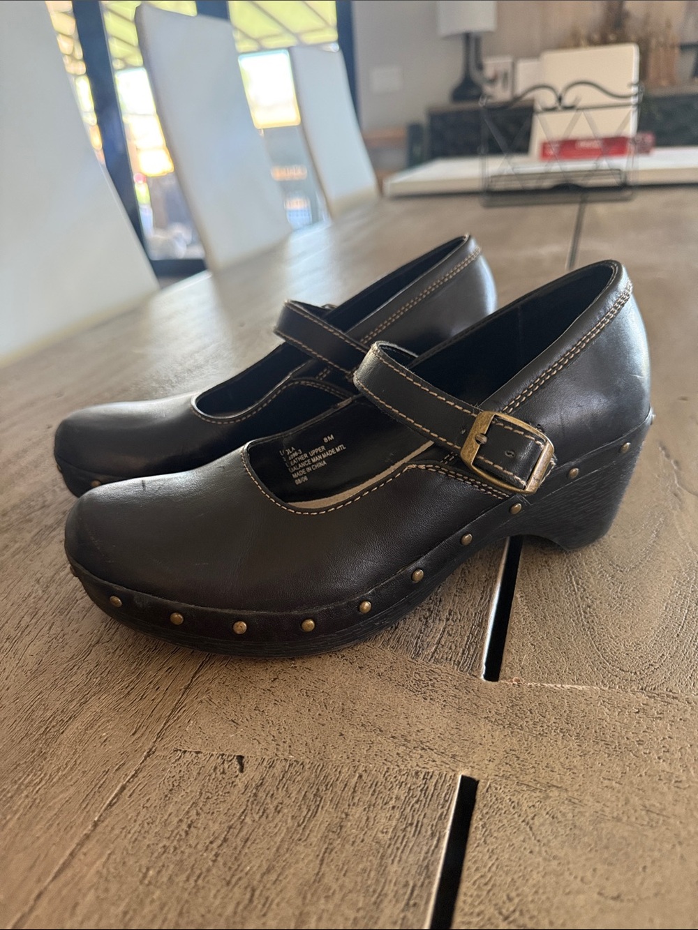 Bass black leather dress shoe with buckle